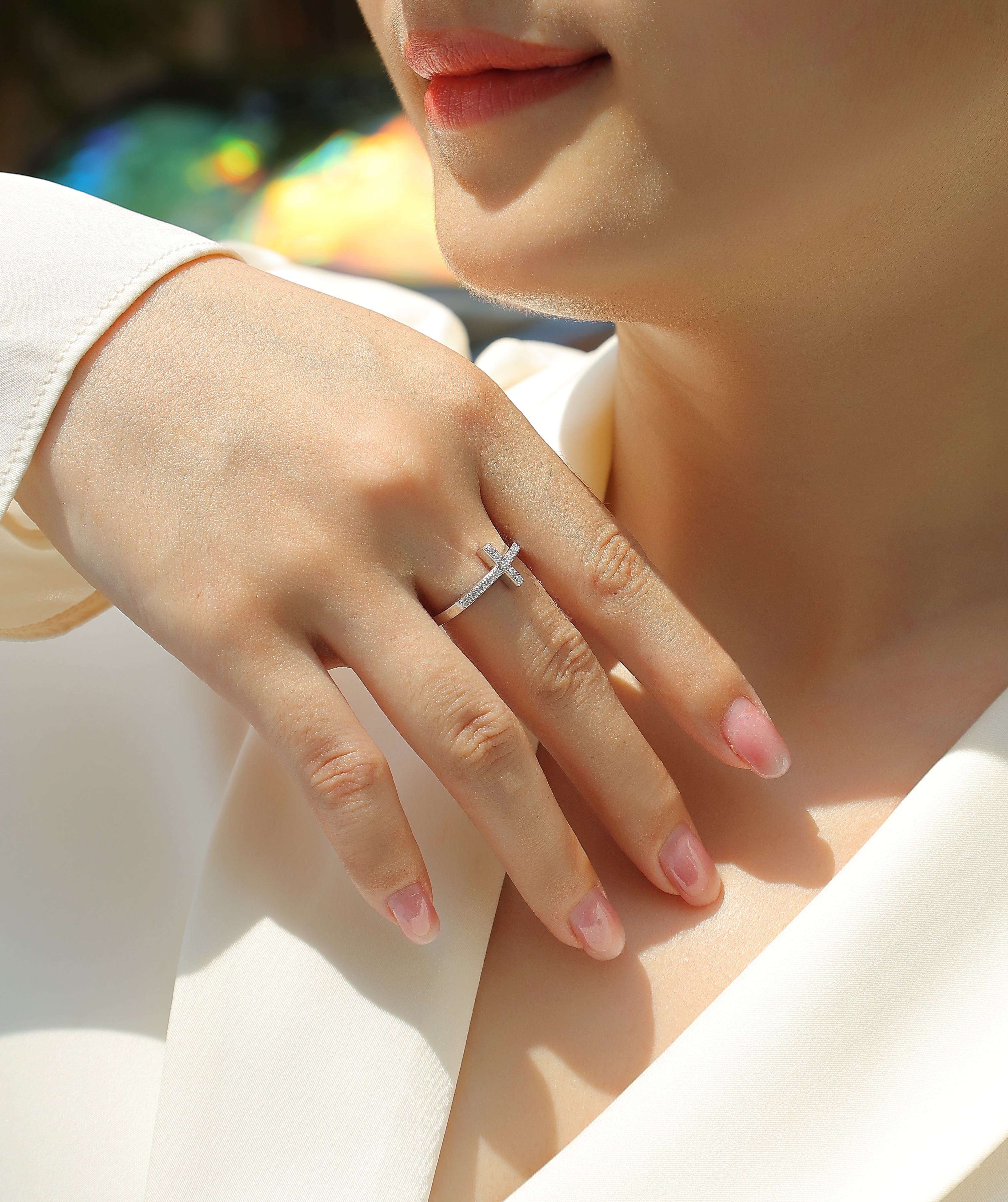 Holy Light Cross - A Fashionable And Luxurious Jewelry Piece With Moissanite S925 Sterling Silver And Platinum-plated Diamond